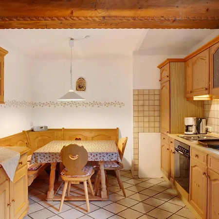 Zum Schnitzer Franzl Apartamento *